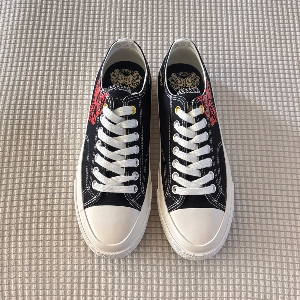 New NGGU Wolves Sneaker Shoes Size 11 Women’s, Size 9 Men’s